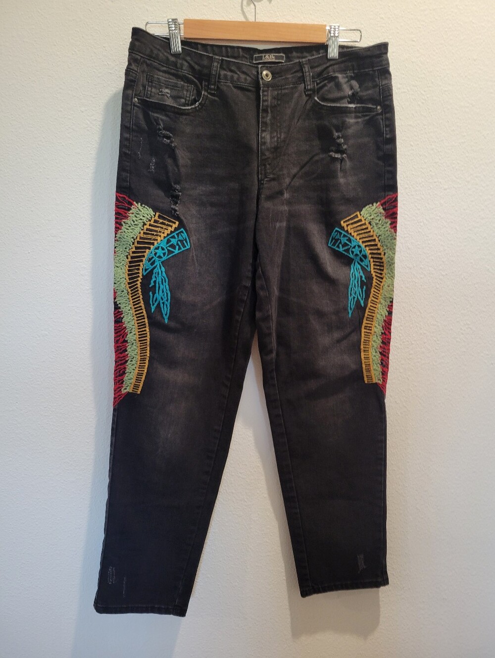 LUCKY & BLESSED WOMEN'S SIZE 14 DISTRESSED JEANS INDIAN HEAD DRESS EMBROIDERED